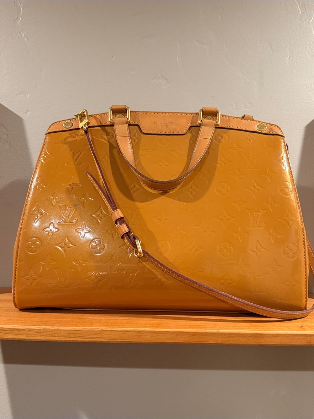 Authentic Louis Vuitton Monogram Vernis Brea GM - Beige Poudre (2013)